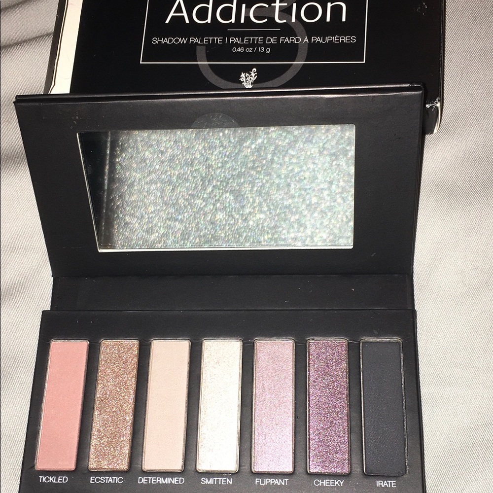 Younique Moonstruck eye palette